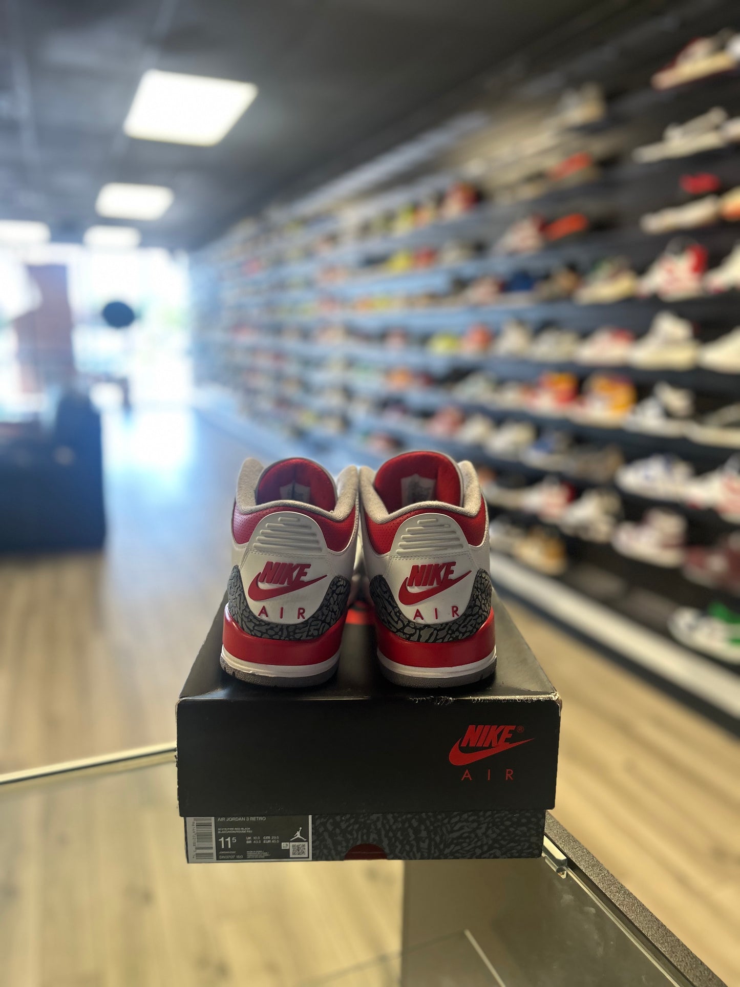 JORDAN 3 'FIRERED' (USED)