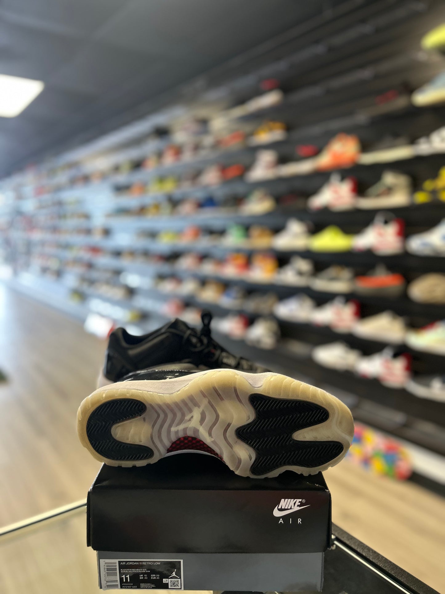 JORDAN 11 LOW '72-10' (USED)