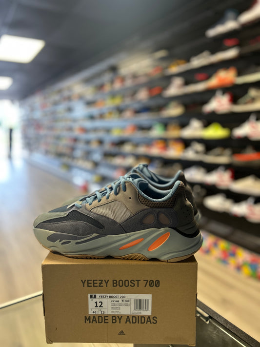 YEEZY 700 'CARBON BLUE' (USED) (P)