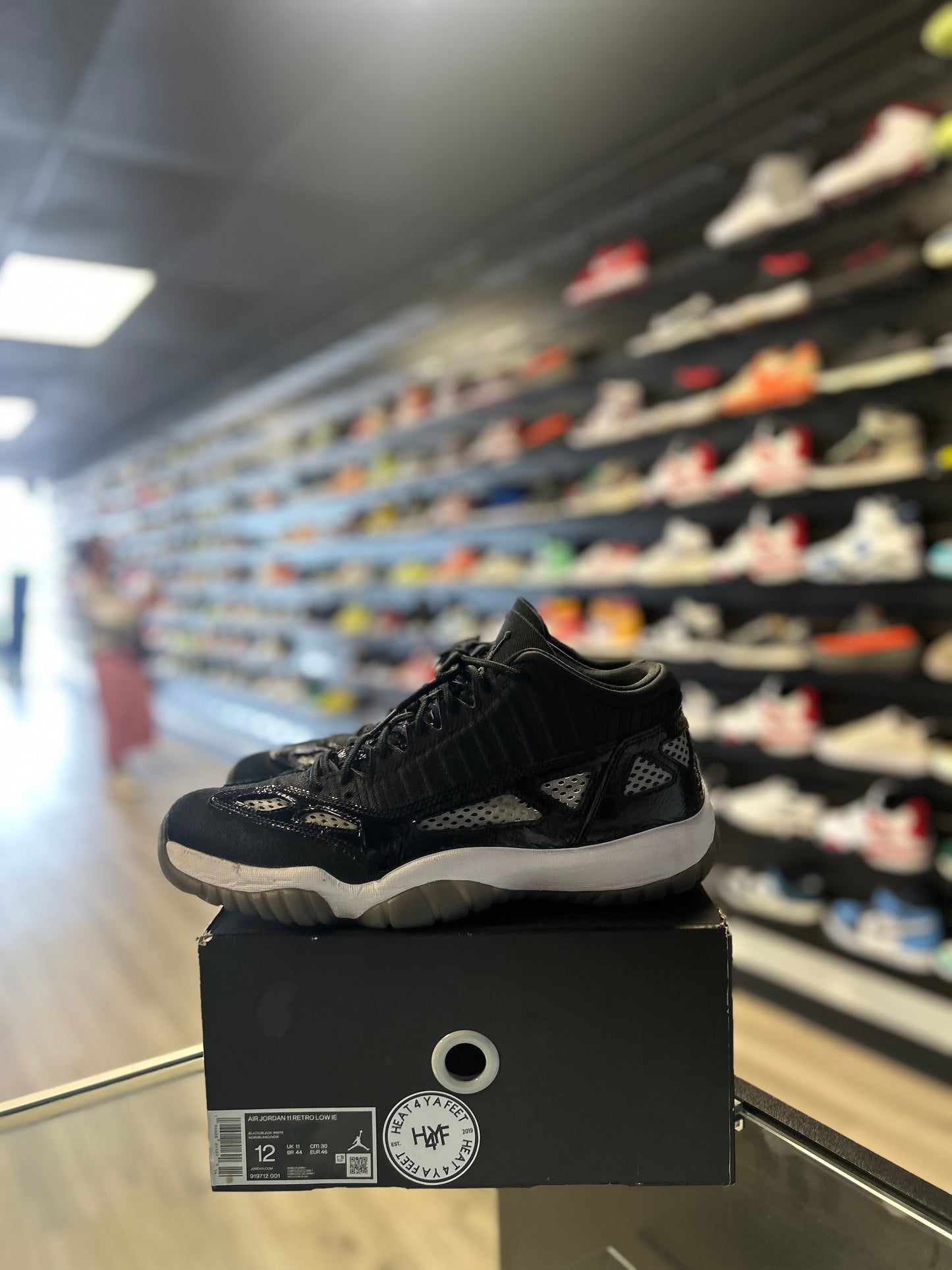 JORDAN 11 LOW IE 'CRAFT BLACK WHITE' (USED)