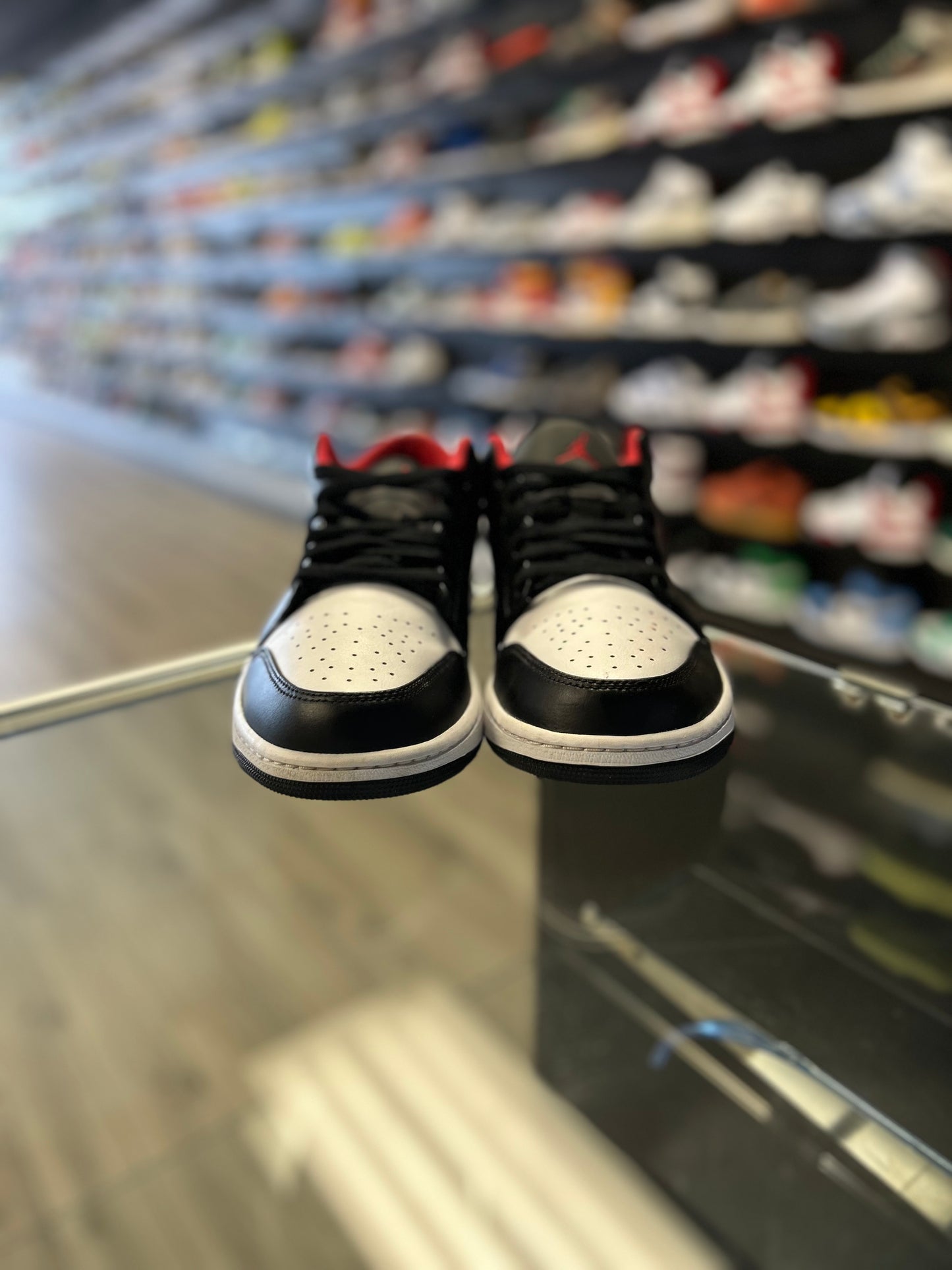 JORDAN 1 LOW ' WHITE TOE' (USED)