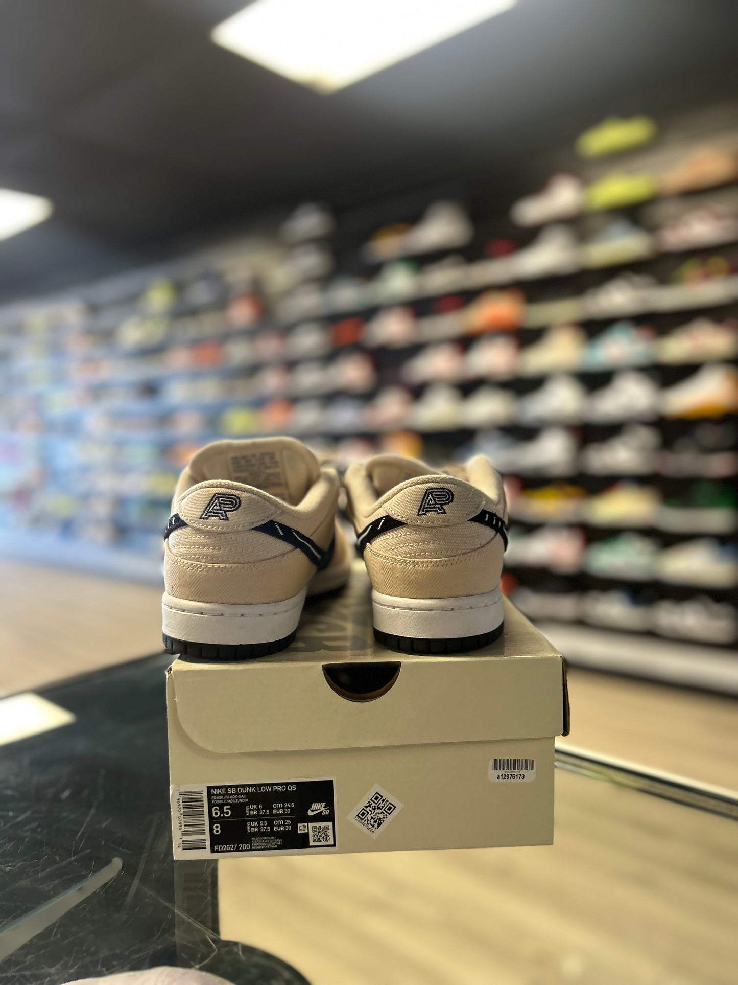 NIKE SB DUNK LOW 'ALBINO & PETRO' (USED)