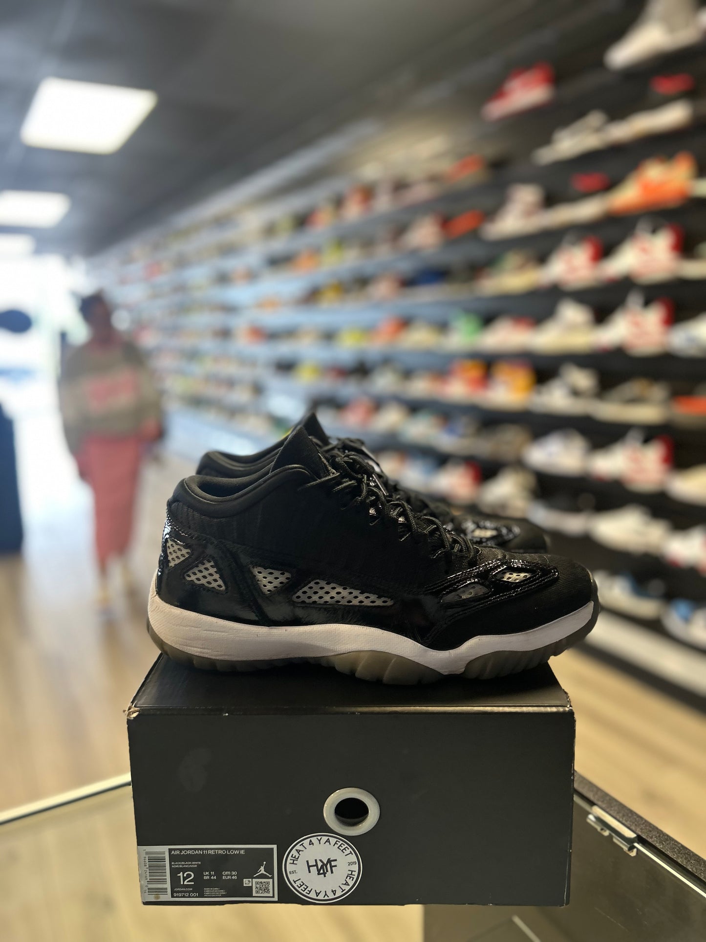 JORDAN 11 LOW IE 'CRAFT BLACK WHITE' (USED)