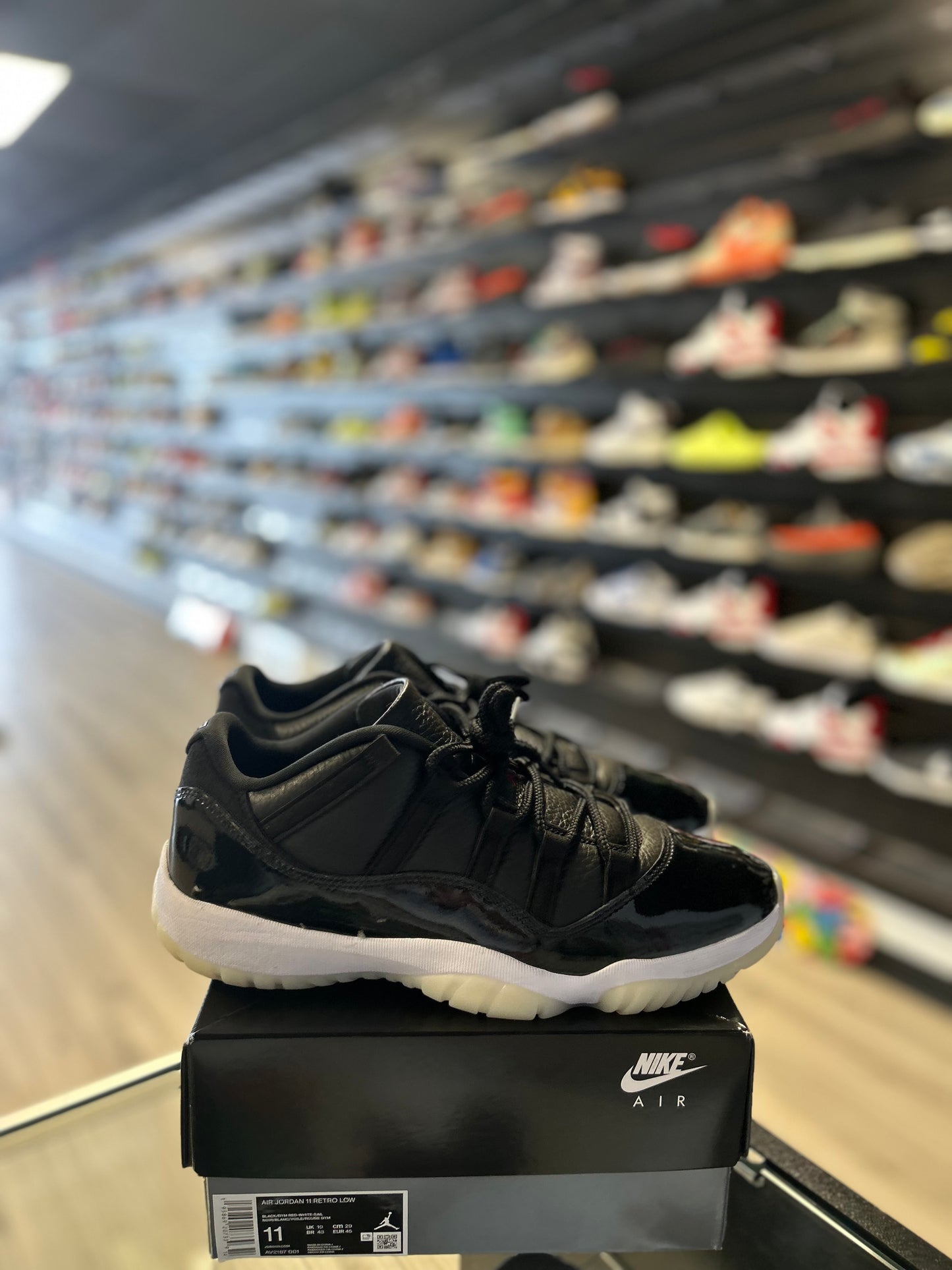 JORDAN 11 LOW '72-10' (USED)