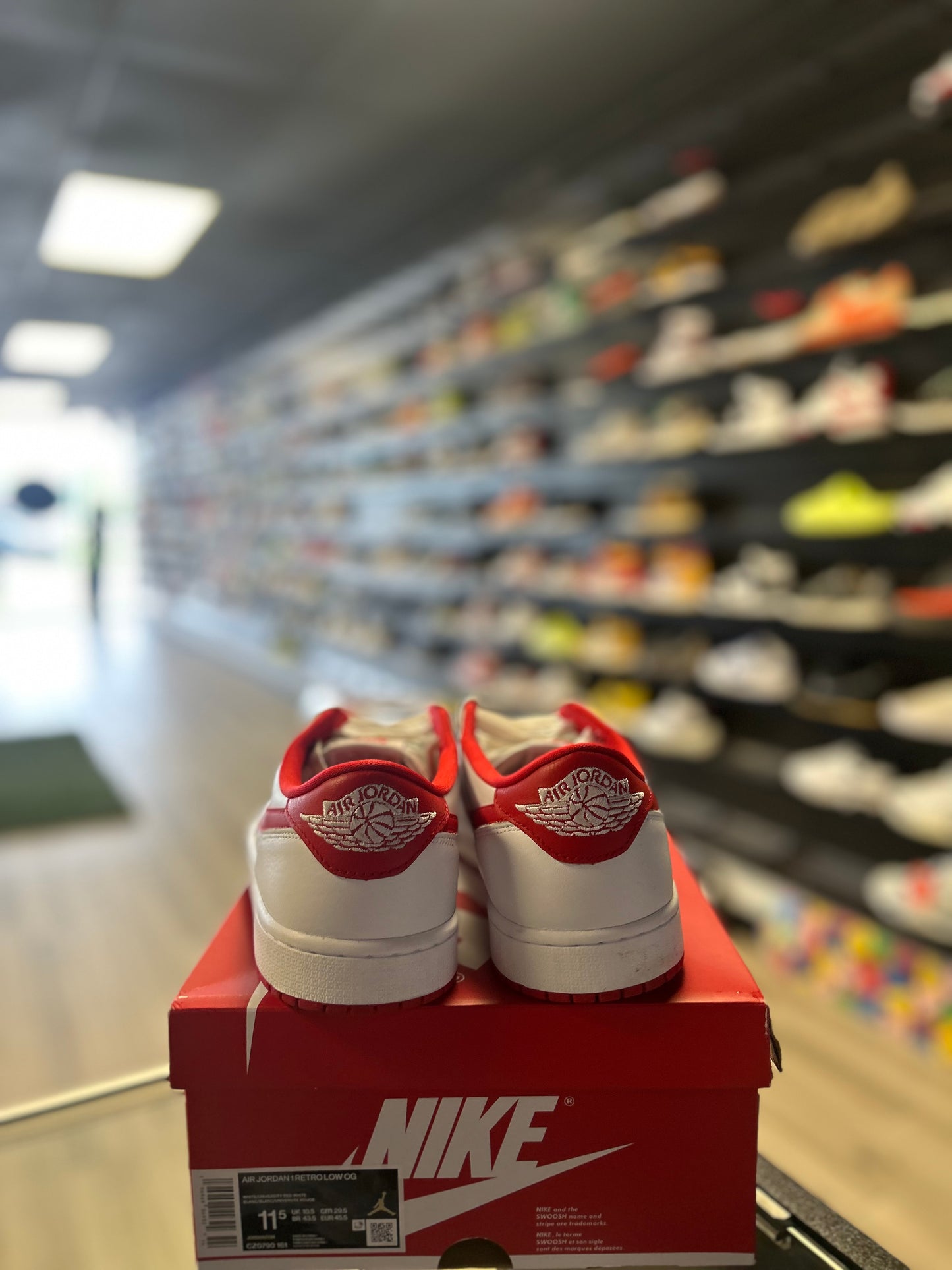 JORDAN 1 LOW 'UNIVERSITY RED' (USED)