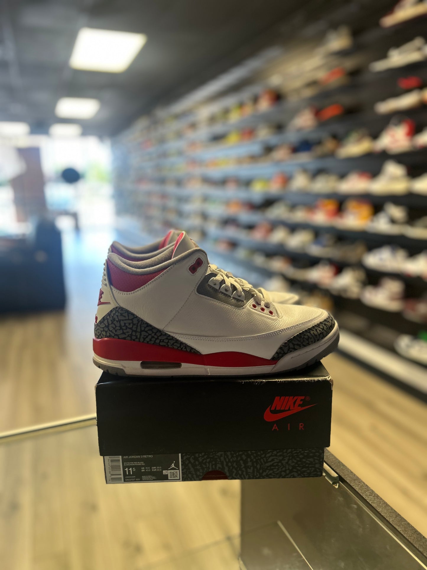 JORDAN 3 'FIRERED' (USED)