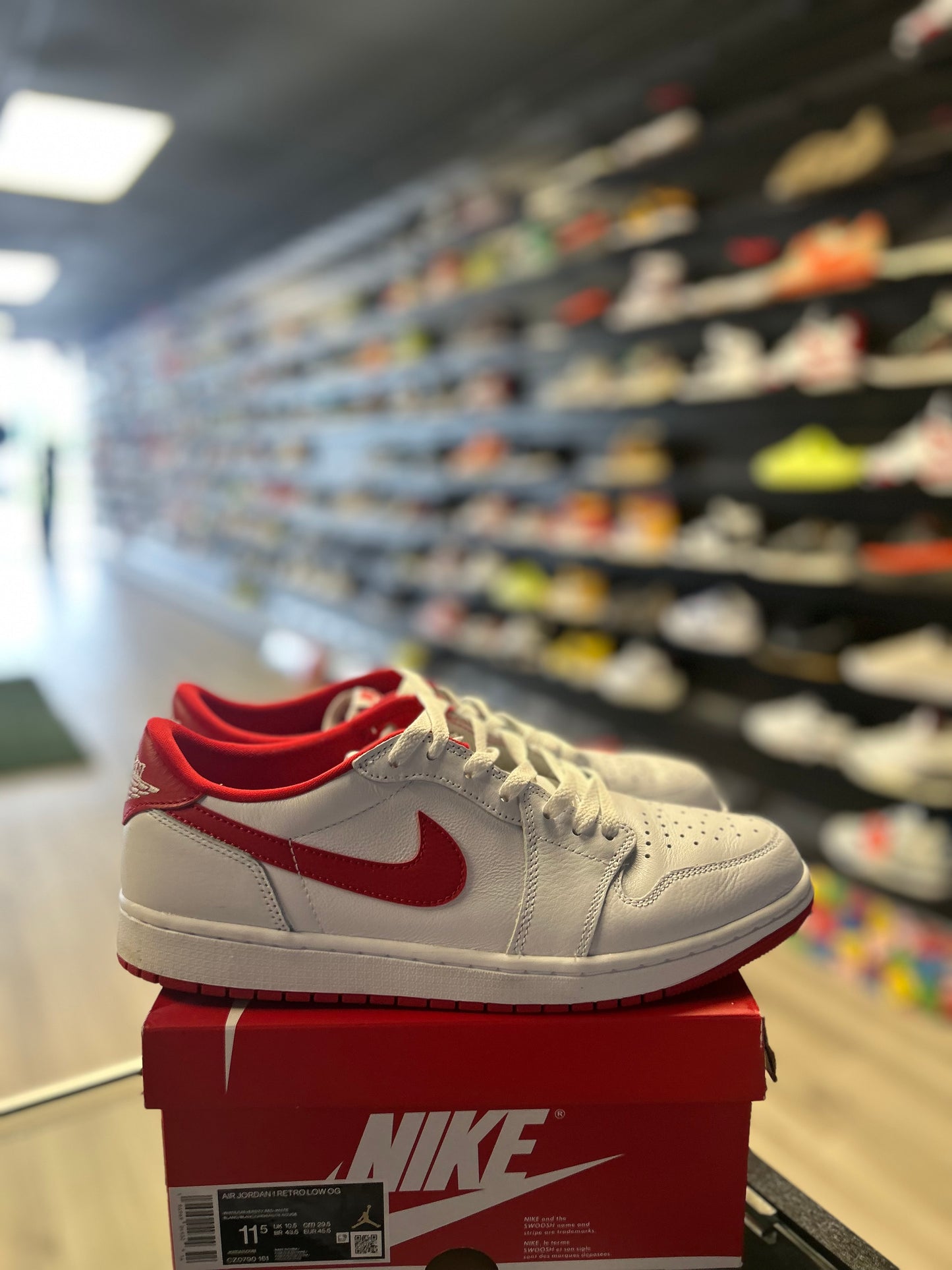 JORDAN 1 LOW 'UNIVERSITY RED' (USED)