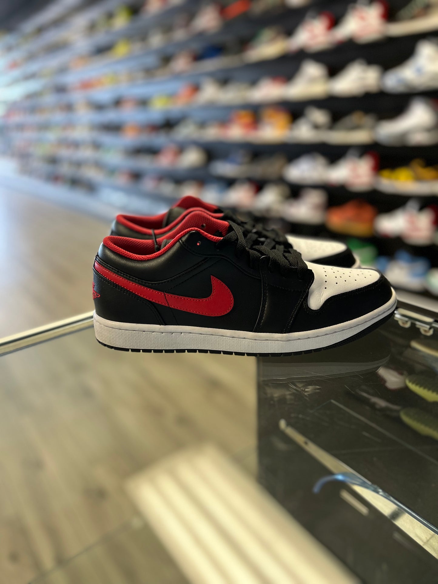 JORDAN 1 LOW ' WHITE TOE' (USED)