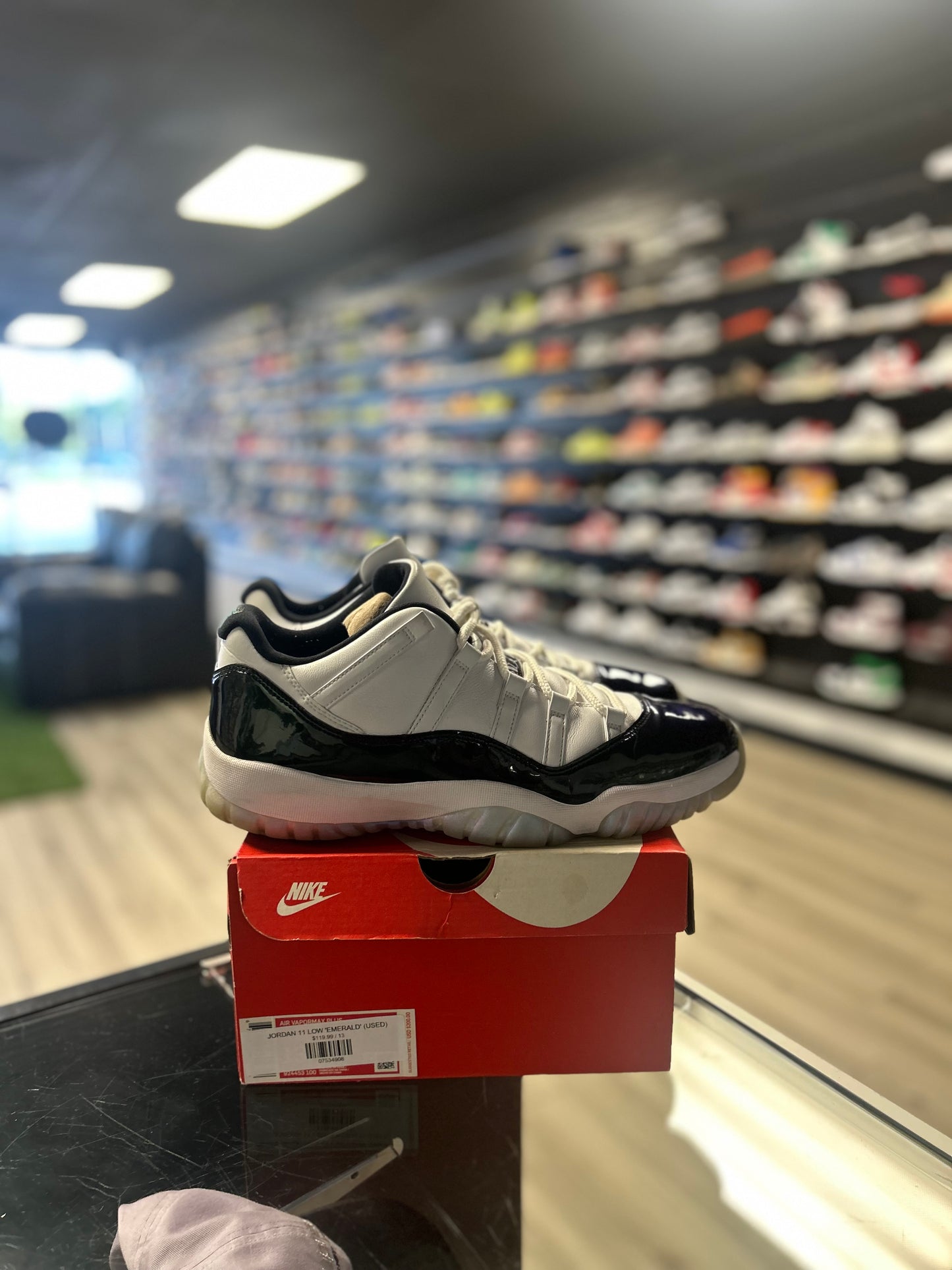 JORDAN 11 LOW 'EMERALD' (USED)