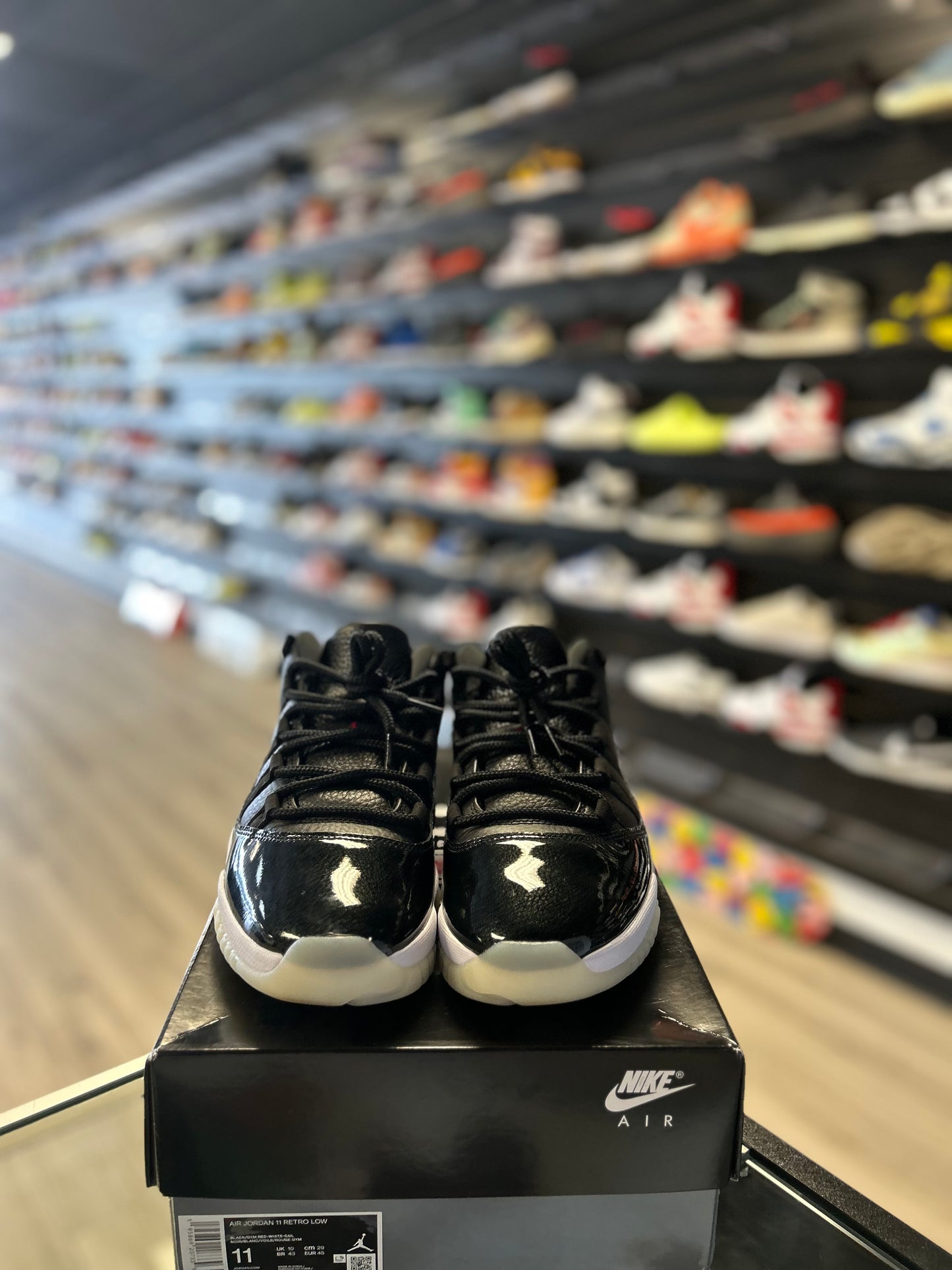 JORDAN 11 LOW '72-10' (USED)