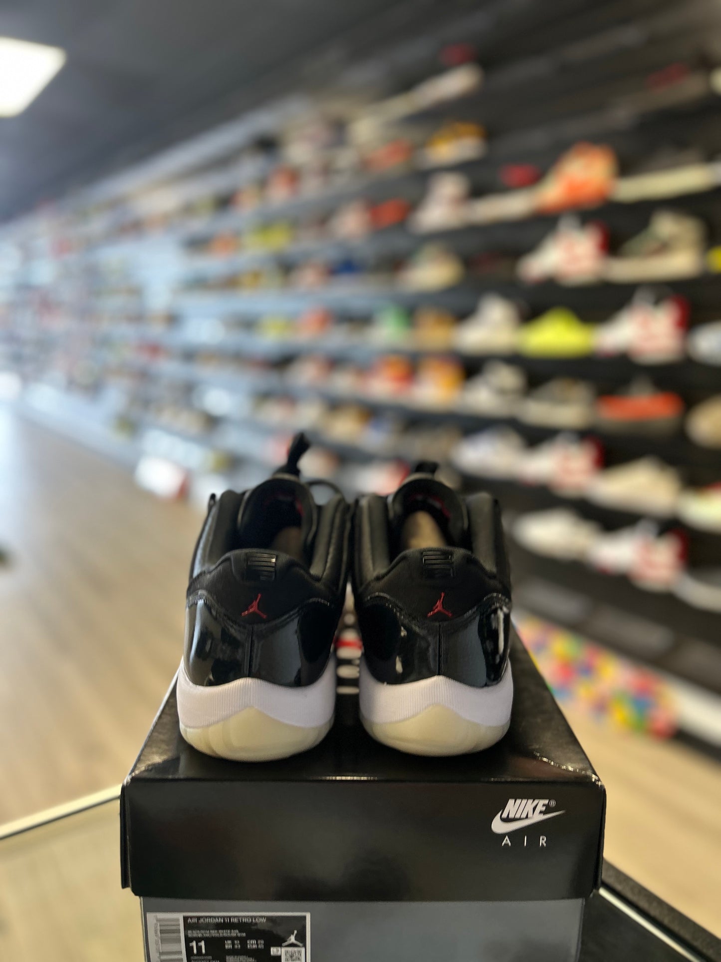 JORDAN 11 LOW '72-10' (USED)