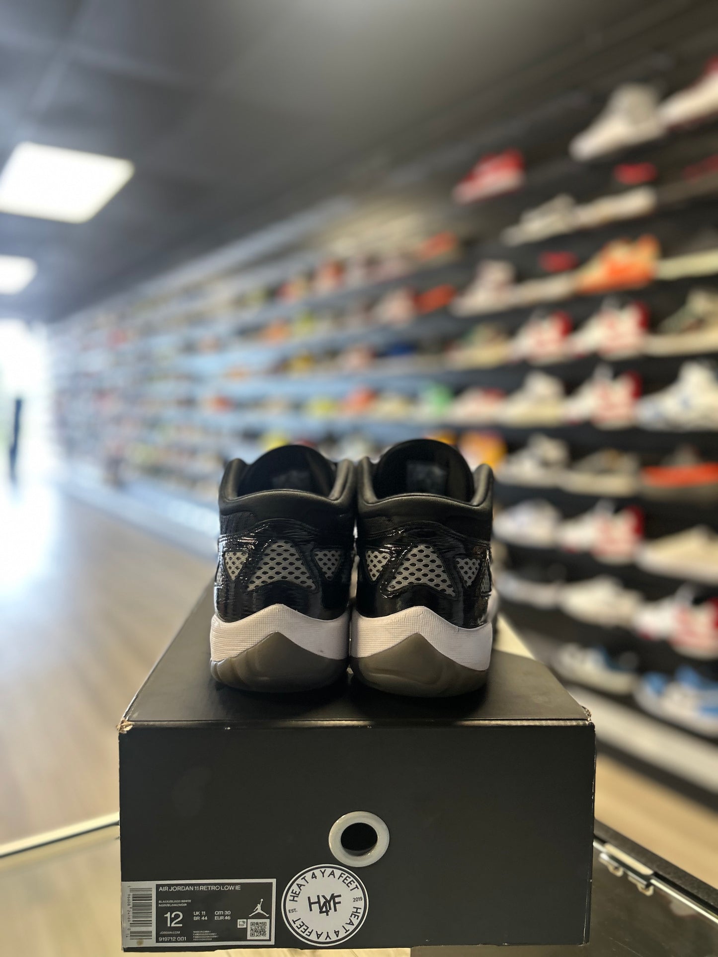 JORDAN 11 LOW IE 'CRAFT BLACK WHITE' (USED)