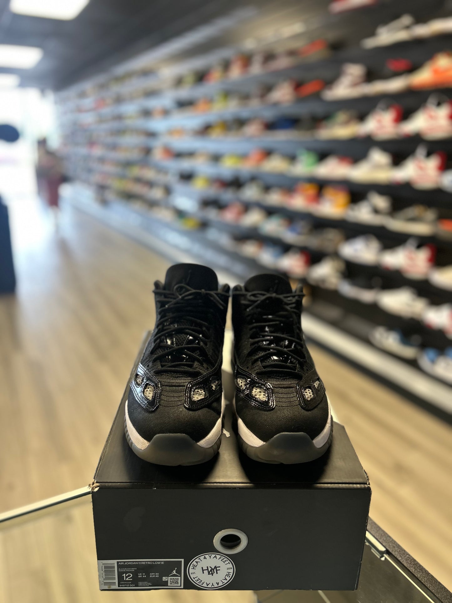 JORDAN 11 LOW IE 'CRAFT BLACK WHITE' (USED)